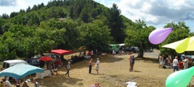 Article Midi Libre : fêter le premier mai au col du Péras