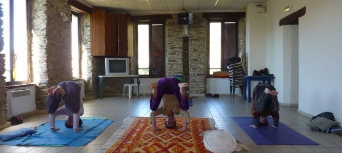 Article Midi Libre : Leçon de yoga à Bonnevaux
